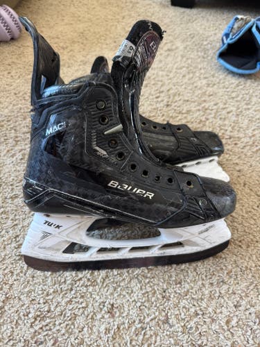 Black 2022 Bauer Supreme Mach Hockey Skates 6.5 (Used)