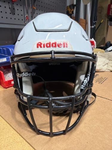 USED RIDDELL FLEX ADULT HELMET - LARGE - METALLIC WHIITE