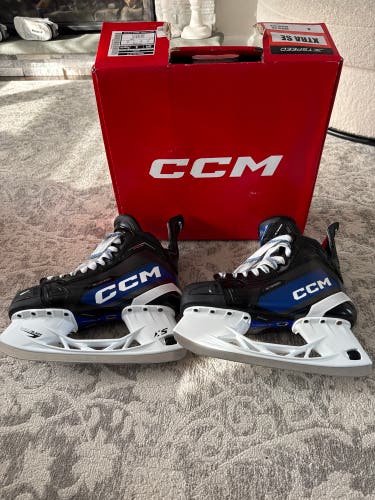 Black/Navy CCM JetSpeed XTRA SE Hockey Skates Regular Width 8 (Used)