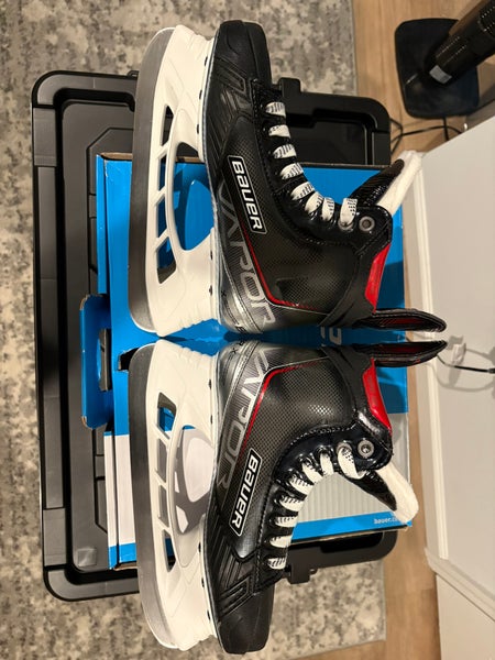 2021 Bauer Vapor 3X Hockey Skates Regular Width Size 4.5 (Used Once Like New)