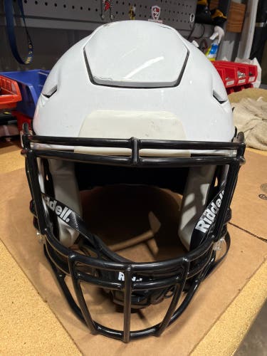 USED RIDDELL FLEX ADULT HELMET - MEDIUM - METALLIC WHIITE