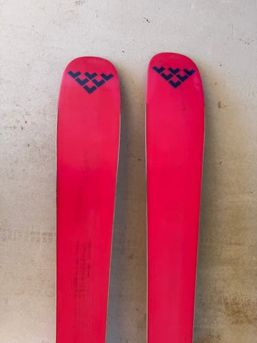 2018 Black Crows 178 cm Alpine Touring Camox Freebird Skis With Bindings Max Din 10 (Used)