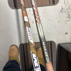 Senior CCM Vector 08 Right Handed Hockey Stick Mid Pattern 85 Flex (Used)