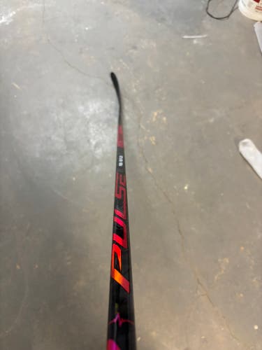 Intermediate Bauer Pulse Right Handed Hockey Stick P28 65 Flex (New)