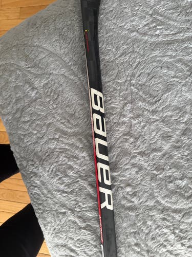 Intermediate Bauer Vapor Hyperlite Right Handed Hockey Stick P28 50 Flex (Used)