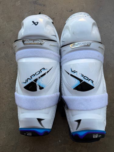 Intermediate Bauer Vapor Flylite 13" Shin Pads (Used)