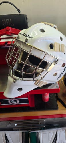 Small Bauer 940 Goalie Mask (Used)