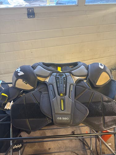 Men's XL Senior CCM Tacks AS 580 Shoulder Pads (Used)