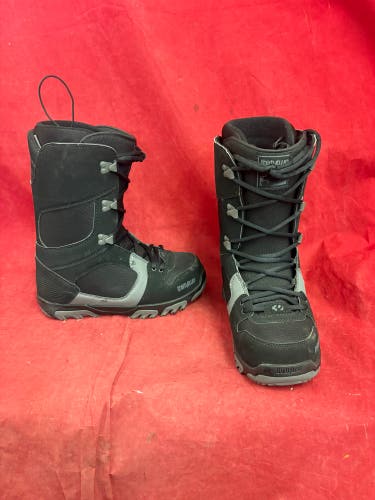 Snowboard Boots: ThirtyTwo Prion snowboarding boots. Size: M8