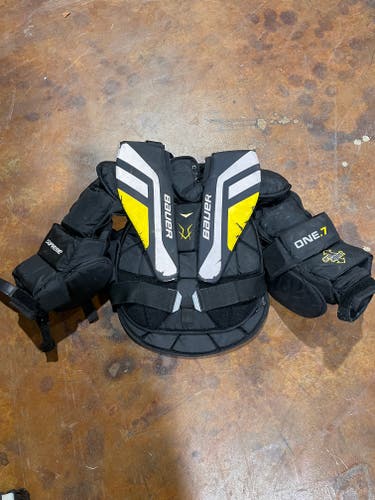 Medium Bauer Supreme One.7 Goalie Chest Protector (Used)