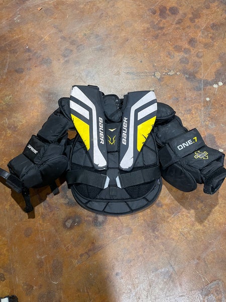 Medium Bauer Supreme One.7 Goalie Chest Protector (Used)