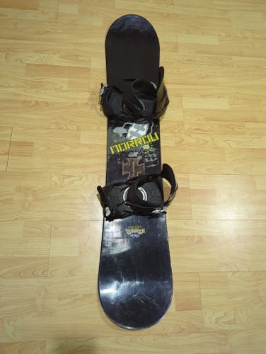 Morrow snowboard 138cm with rossignol bindings size Small