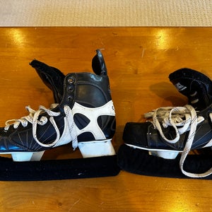 CCM Black Tacks Hockey Skates Wide Width 10.5 (Used)