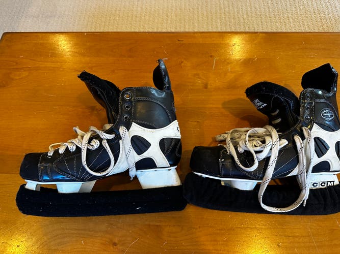 CCM Black Tacks Hockey Skates Wide Width 10.5 (Used)