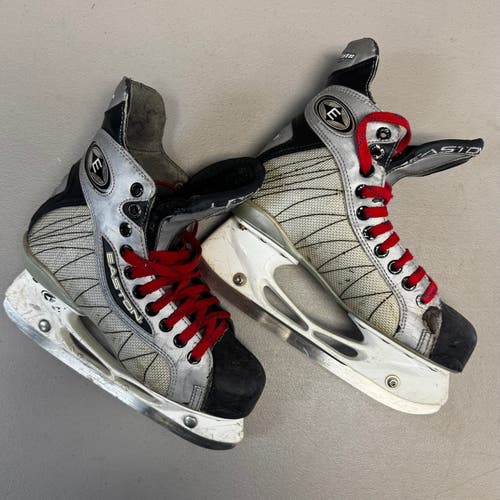 Easton Ultra Lite Pro Hockey Skates Size 5.5 (Used)