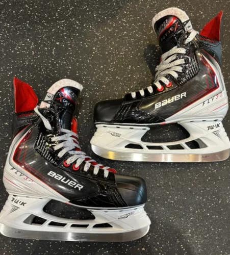 2025 Bauer Vapor Fly30 Hockey Skates Regular Width 9 (Used)