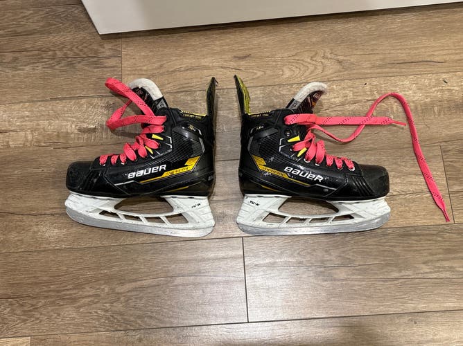 2022 Bauer Supreme M4 Hockey Skates Regular Width 13.5 (Used) with new laces.