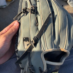 Wilson A2000 RH Outfield Baseball Glove 12.75" (Used)