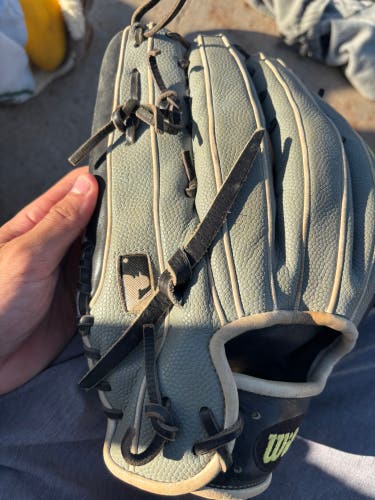 Wilson A2000 RH Outfield Baseball Glove 12.75" (Used)