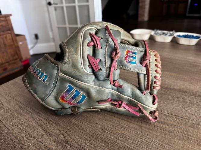 Wilson A2000 RH Infield Baseball Glove 11.5" (Used)