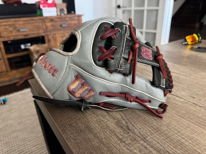 Wilson A2000 RH Infield Baseball Glove 11.5" (Used)