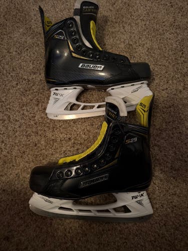 Black 2018 Bauer Supreme S29 Hockey Skates Regular Width 8.5 (New)