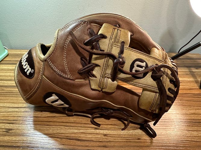 Wilson A2000 RH Baseball Glove 11.75" (Used)