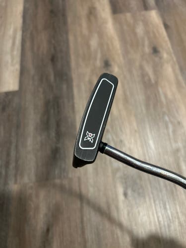 Black Men's 2023 Odyssey DFX Blade Right Handed Putter 34" (Used)