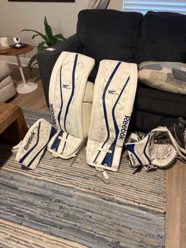 35" Reebok XT24 Regular Goalie Full Set (Used)