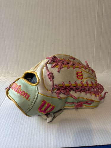 Wilson A2000 RH Outfield Baseball Glove 12.75" (Used)