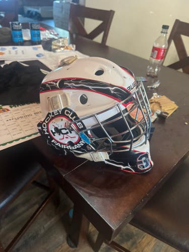 Youth Medium Bauer 930 Goalie Mask (Used)