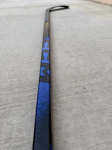 CCM Ribcor Trigger 10 Pro – Senior Left – P29 – 70 Flex – 60” – Uncut – Lightly Used