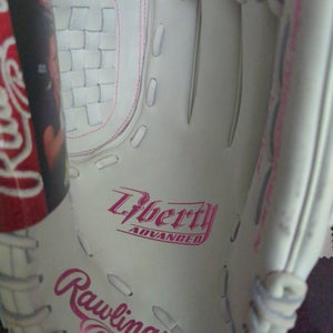 Rawlings RH Pitcher's Liberty Advanced Softball Glove 12" (New)