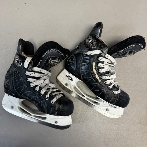 Easton Ultra Lite Pro Hockey Skates Size 4 (Used)