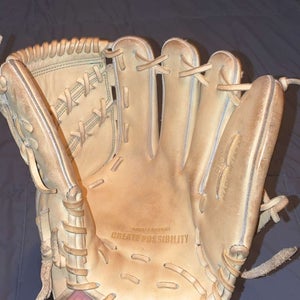 RH Pitcher's Baseball Glove 11.75" (Used)