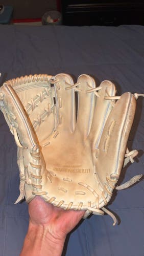 RH Pitcher's Baseball Glove 11.75" (Used)