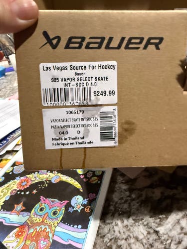 Black/White 2025 Bauer Vapor X Select Hockey Skates Size 4 (New)
