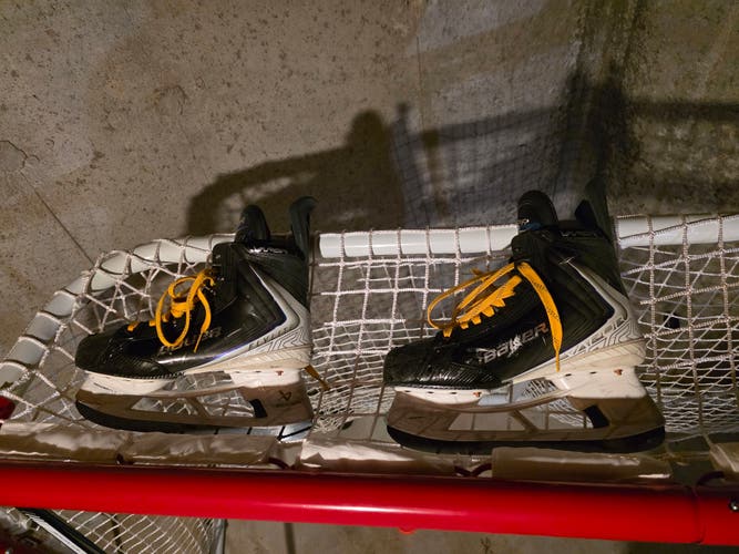 Bauer Vapor Flylite Hockey Skates Wide Width 8.5 (Used)