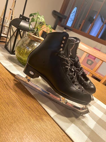 Riedell Figure Skates B Adult 9.5 (Used)