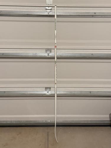 Warrior Alpha Deluxe Right Handed Hockey Stick W28 70 Flex Senior