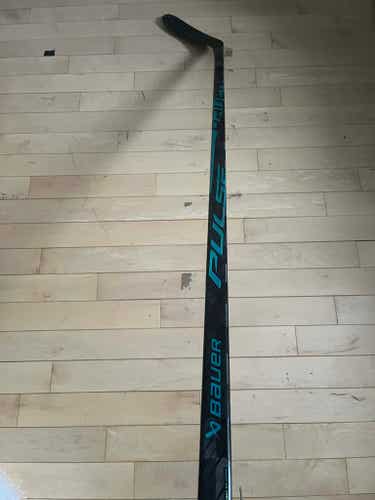 NEW Intermediate Bauer Pulse Left Hand Hockey Stick P28 77 Flex (New)