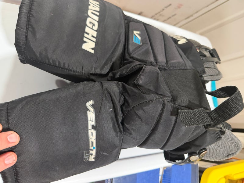 Medium Vaughn Velocity Jr V3 Goalie Pants (Used)