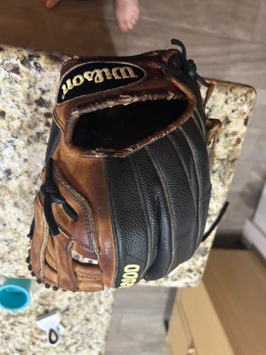 Wilson A2000 RH Baseball Glove 12" (Used)