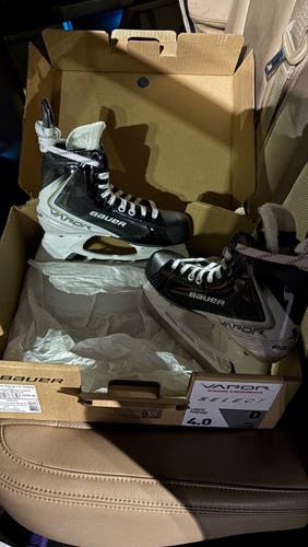 New Black/White 2025 Bauer Vapor X Select Hockey Skates Size 4 (New)