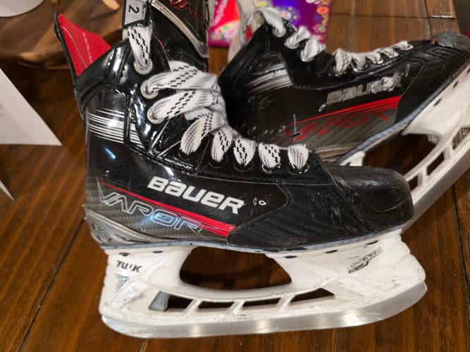 Junior Bauer LTX Pro+ Hockey Skates Regular Width Size 2 (Used)