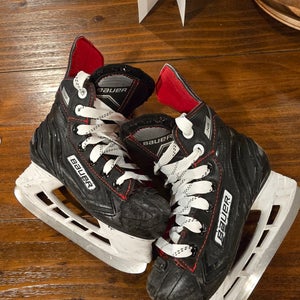 Youth Bauer NS Ice Hockey Skates size 11 regular fit Used