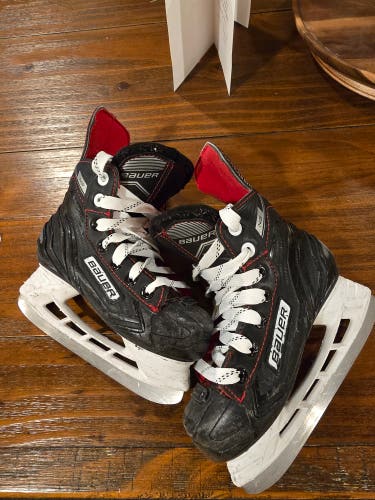Youth Bauer NS Ice Hockey Skates size 11 regular fit Used