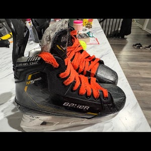Bauer M5 Pro Hockey Skates Regular Width Size 4.5 (Used)