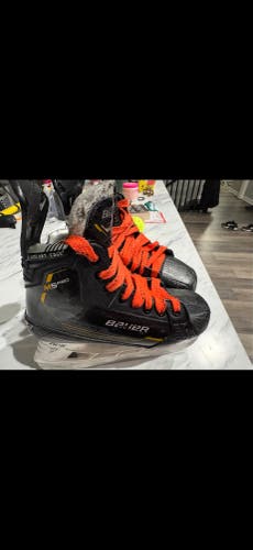 Bauer M5 Pro Hockey Skates Regular Width Size 4.5 (Used)