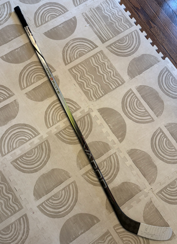 Senior Bauer Vapor Hyperlite 2 Right Handed Hockey Stick P90TM 77 Flex (Used)